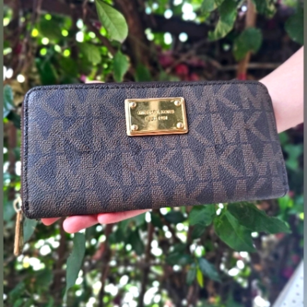 MICHAEL KORS EST. 1981